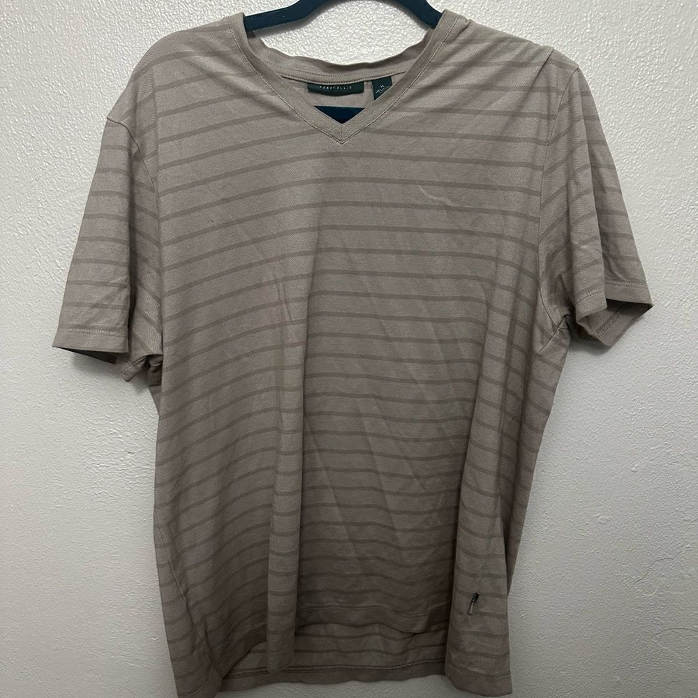 Men’s Perry Ellis V-neck shirt size X-Large
